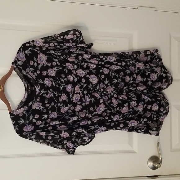 NWT Lane Bryant floral mesh ruched center tee - Picture 2 of 9